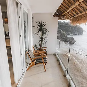 Resort Legends Beachfront